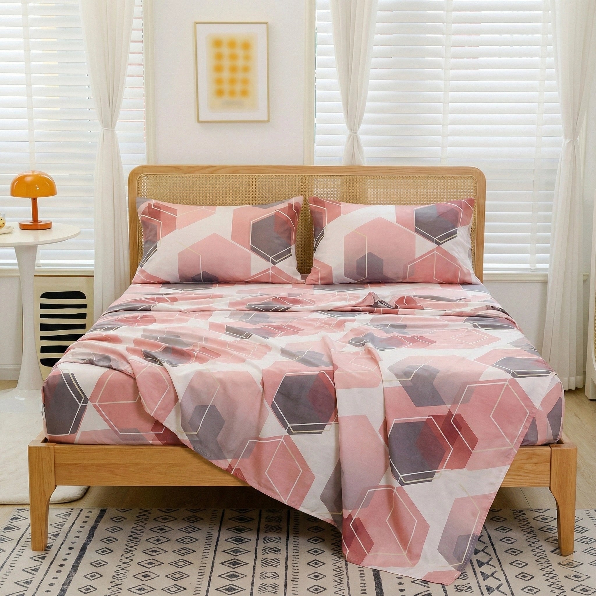 Soft Pink & Gray Hexagon Bedding Set – Contemporary and Stylish Bedroom Decor