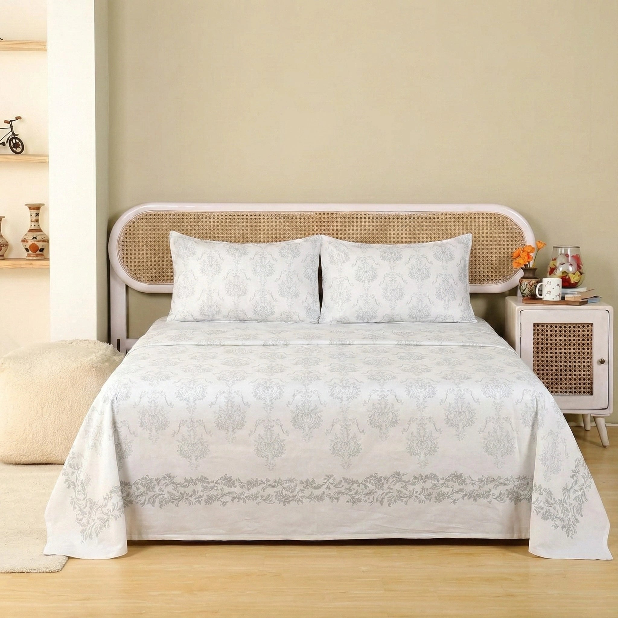 Elegant White & Gray Floral Bedding Set – Classic Damask Design in Percale Cotton (Single & King Sizes)