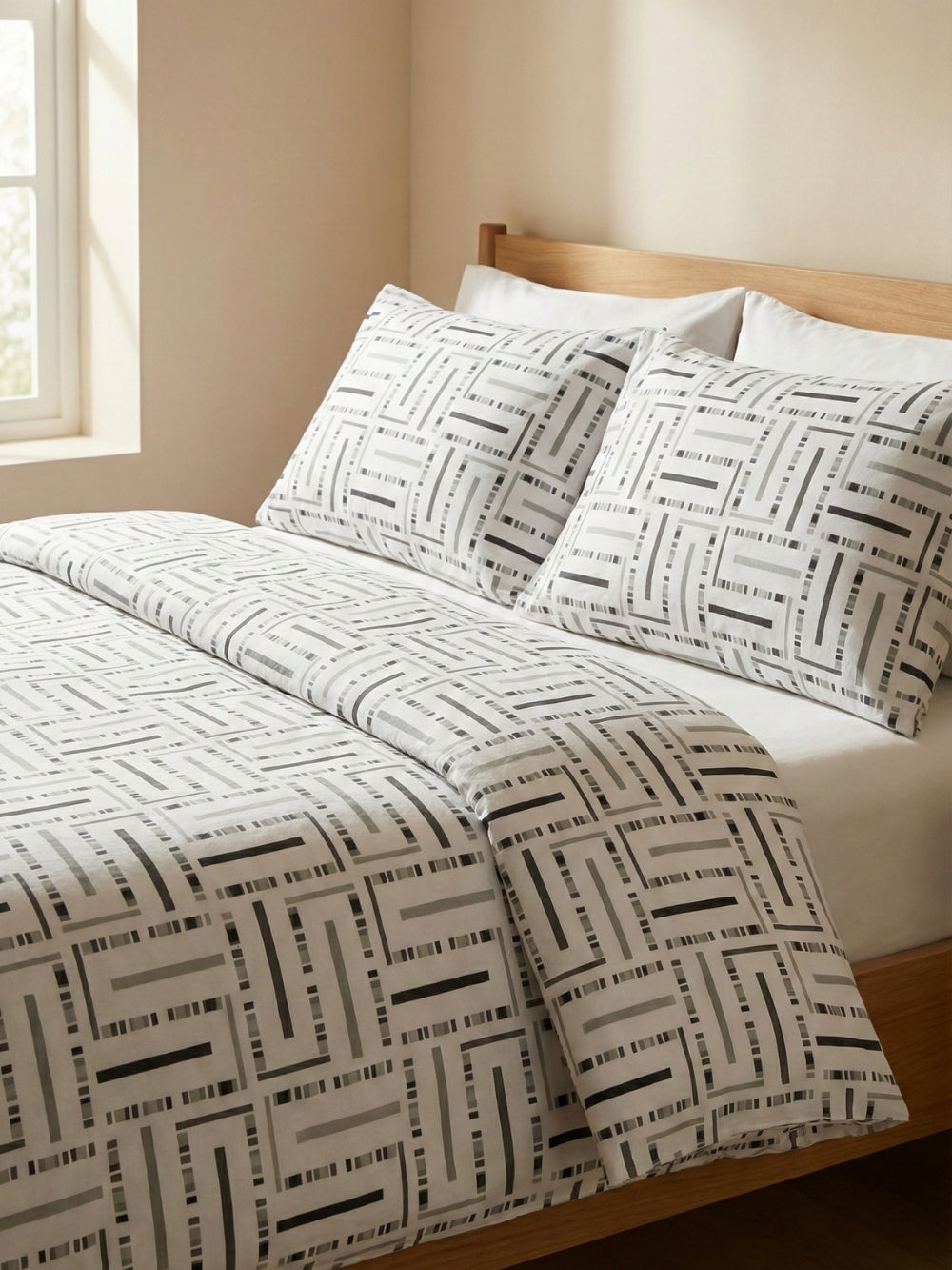Geometric Print — 3 Piece Bedsheet Set