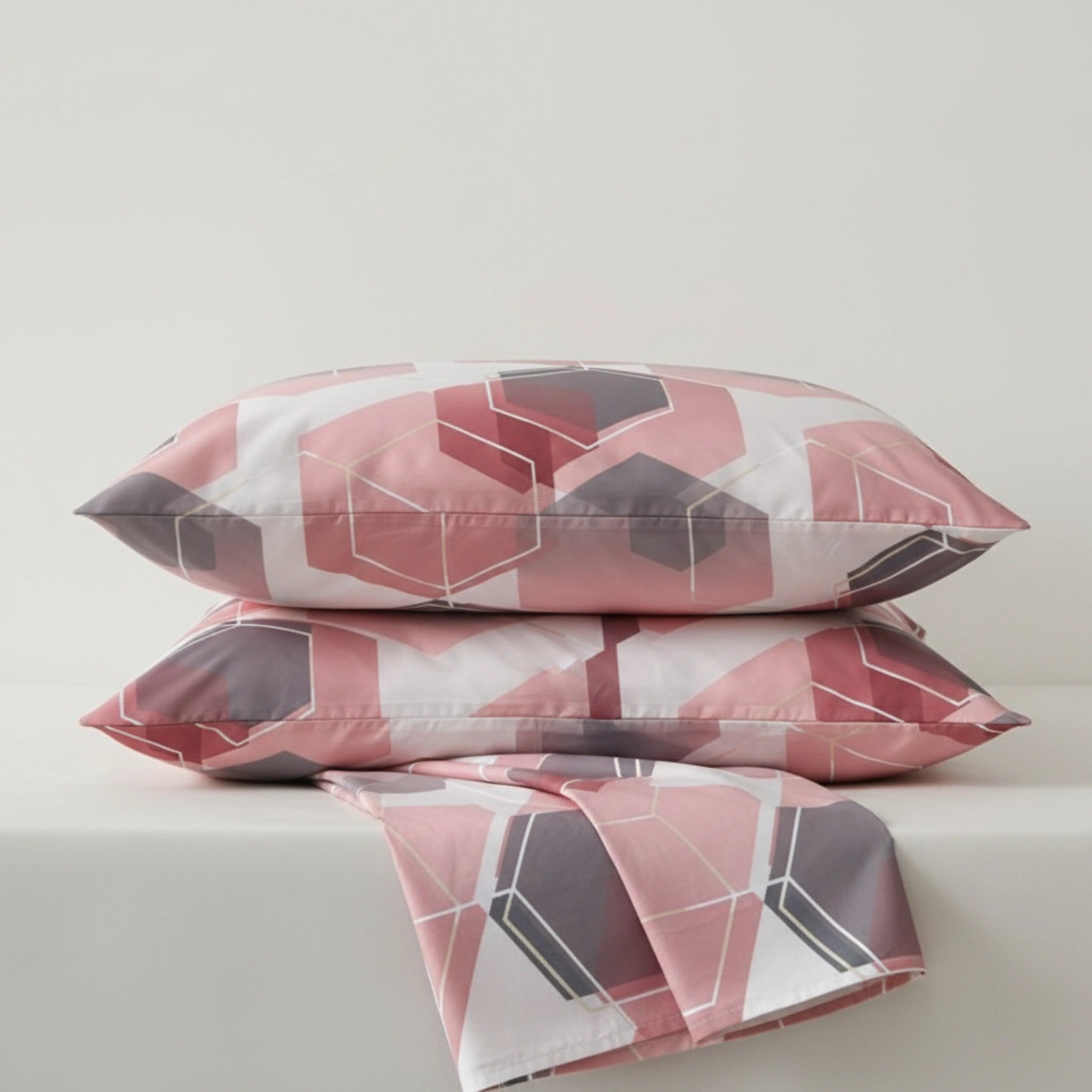 Soft Pink & Gray Hexagon Bedding Set – Contemporary and Stylish Bedroom Decor