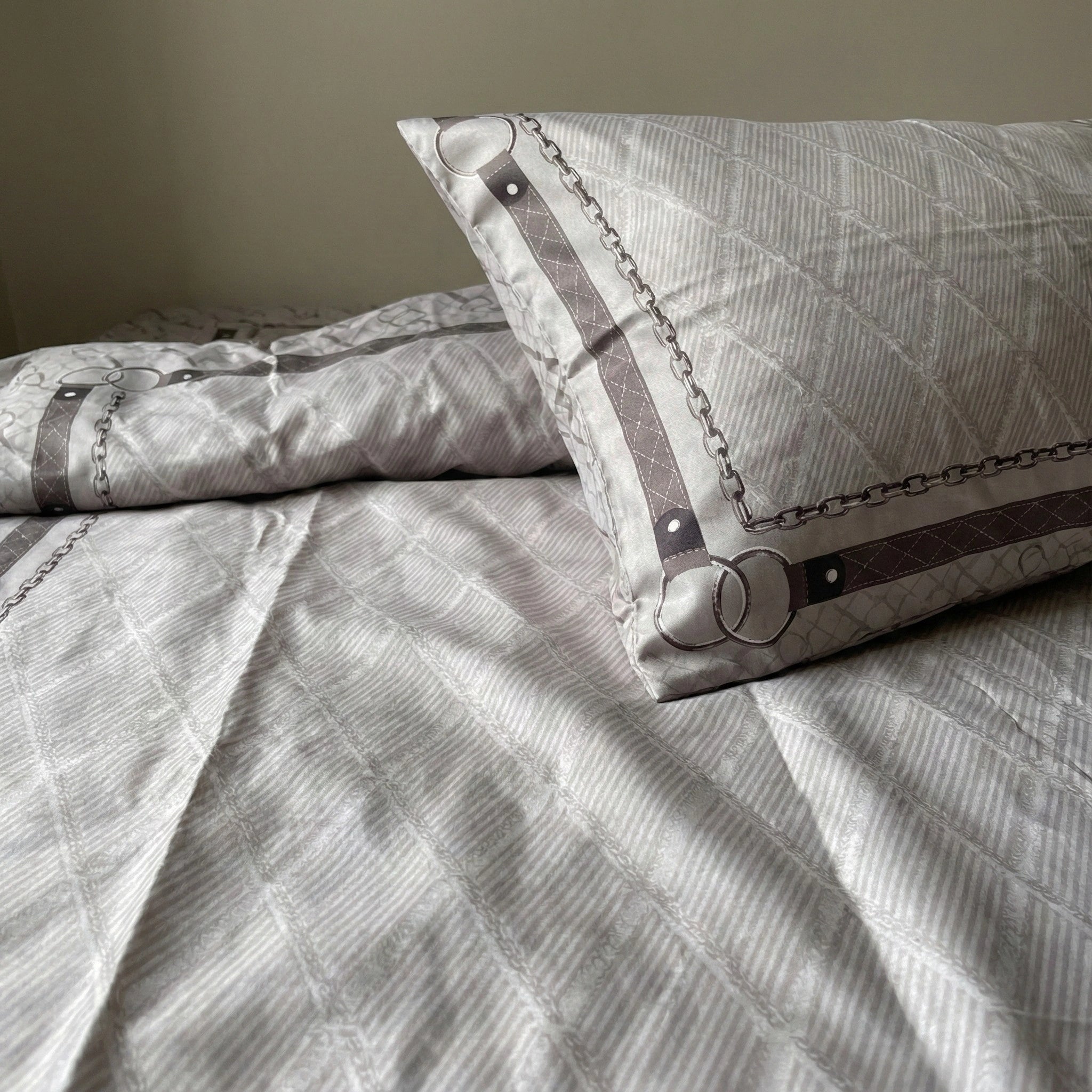 Chain Link Luxe | 100% Pure Cotton Sateen Bed Sheet Set with Cushion Covers  | Aaram by SS