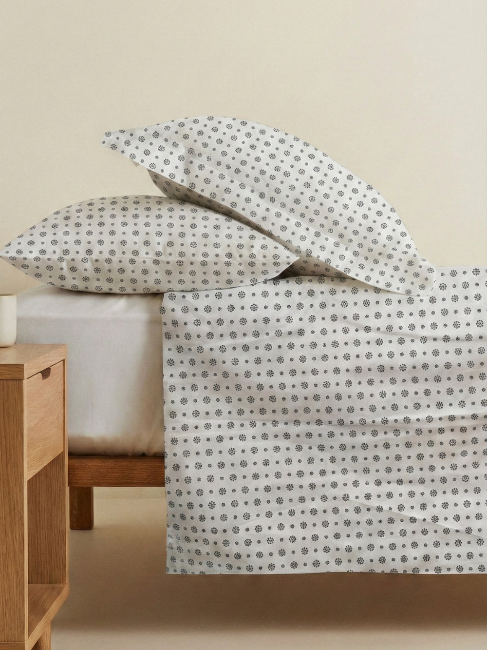 Grey Floral Cotton Blend Bedsheet Set – Soft & Comfortable