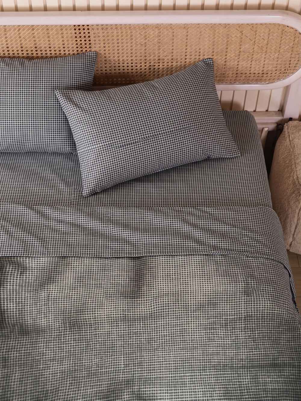 Urban Grid — 3 Piece Bedsheet Set