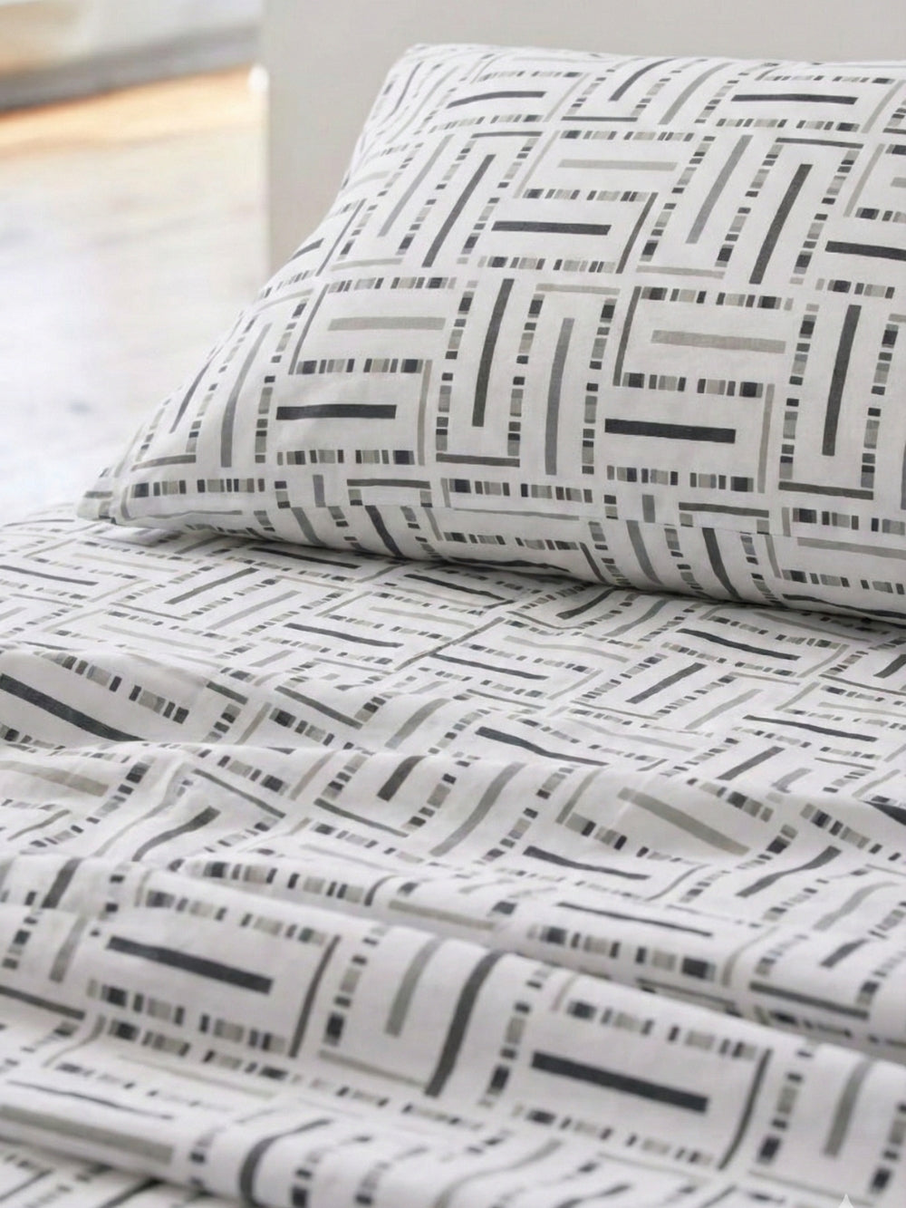 Geometric Print — 3 Piece Bedsheet Set