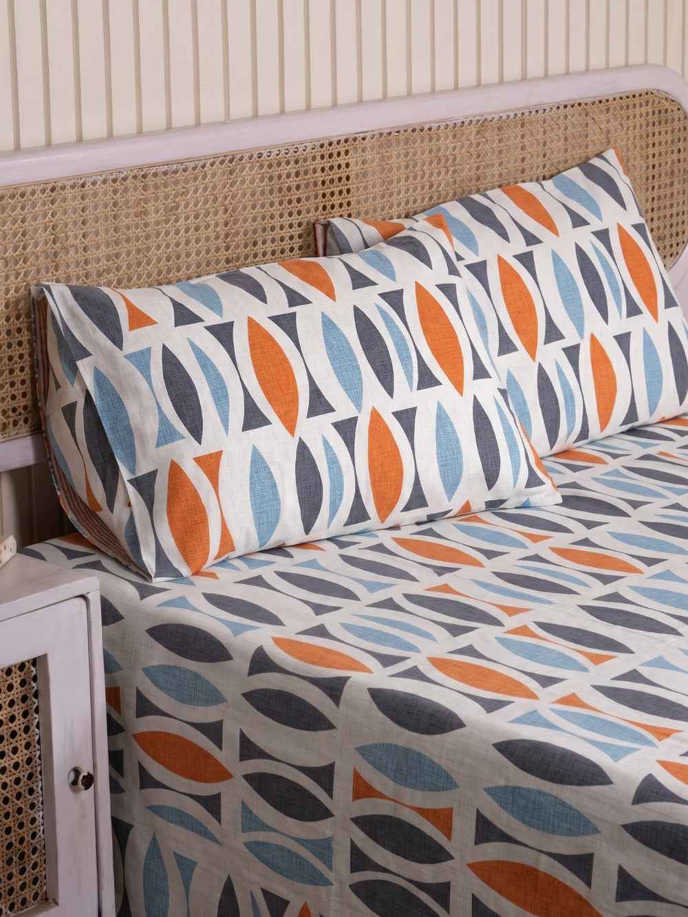 Retro Rhythm — 3 Piece Bedsheet Set