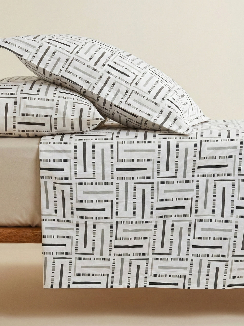 Geometric Print — 3 Piece Bedsheet Set