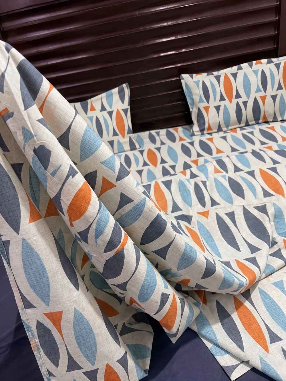 Retro Rhythm — 3 Piece Bedsheet Set