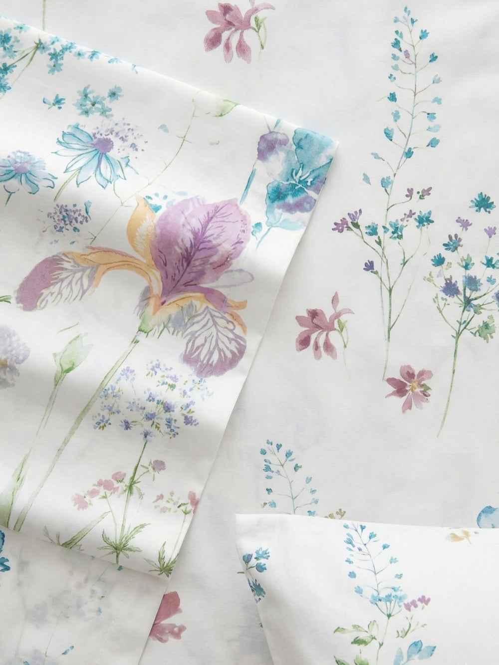 Wild Iris Bloom | Premium Soft-Touch | 3-Piece Bedsheet Set