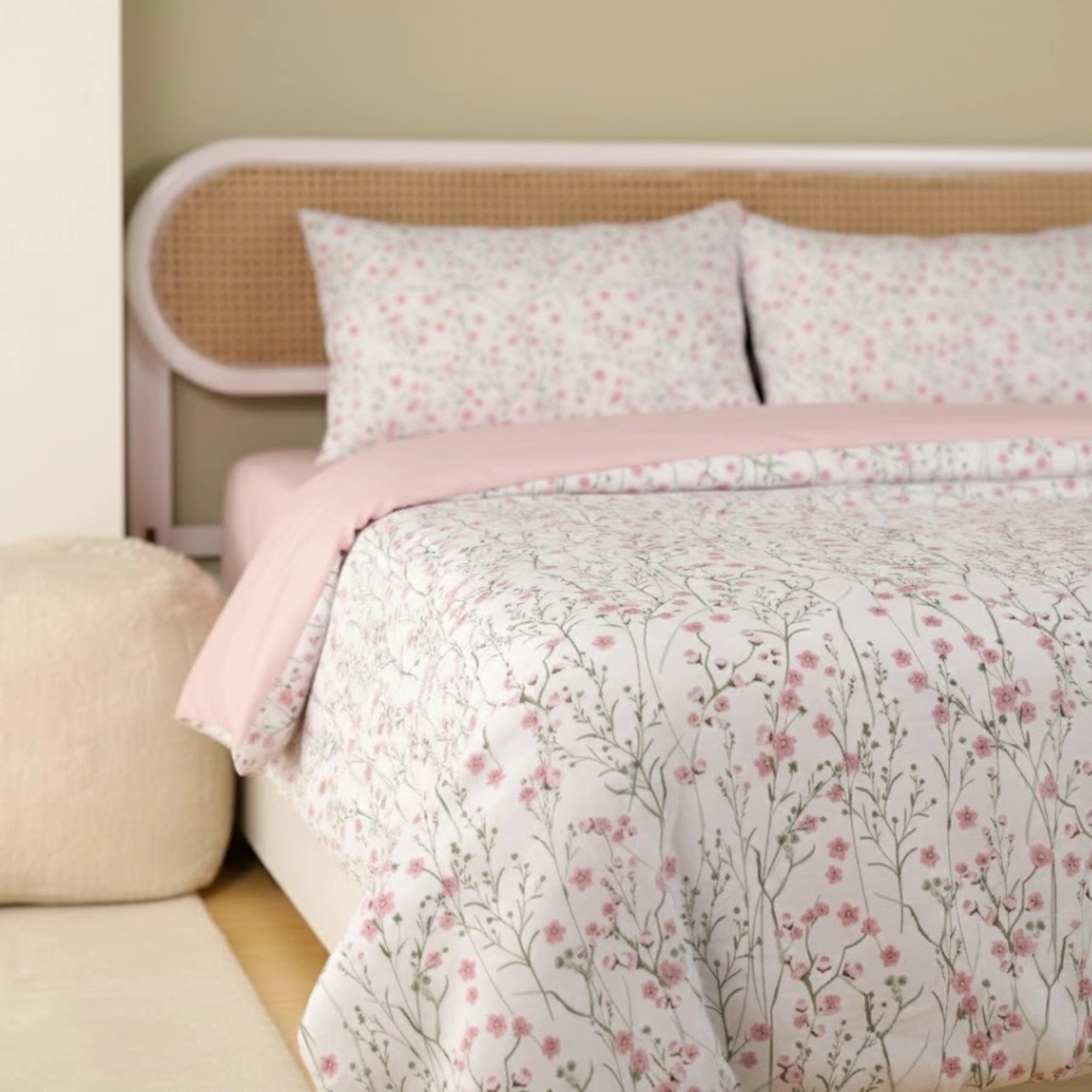 Floral Grace 100% Cotton Bedding Set | Premium Comfort and Timeless Design